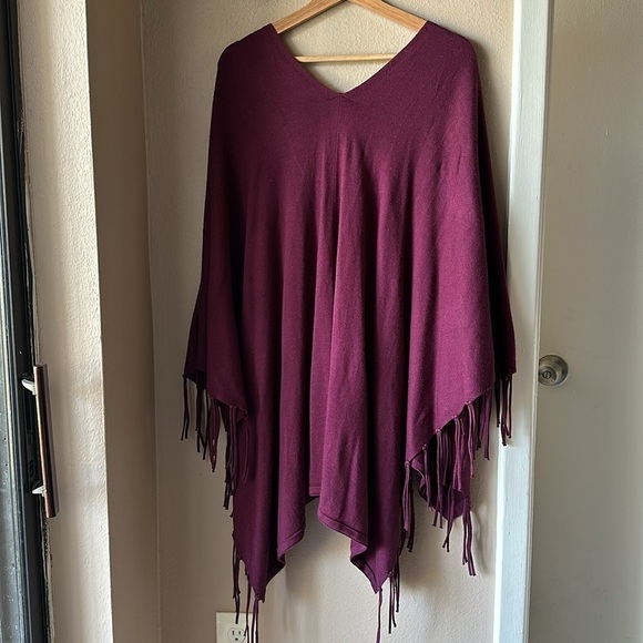 CHICO’S Lace Up Fringe Poncho in Monrovia - Picture 6 of 7